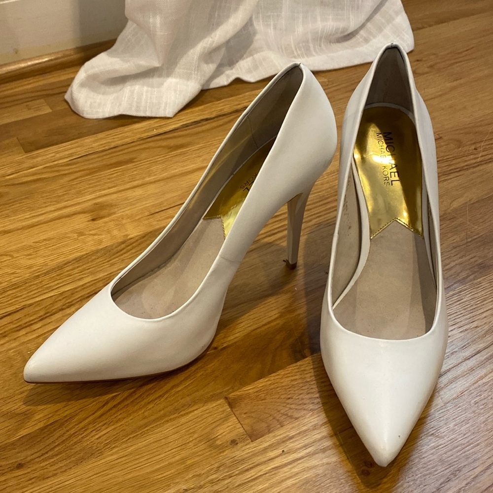Michael Kors white pump